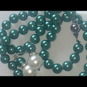 Metallic green south sea shell pearl necklace set